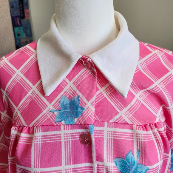 Vintage 1970's Hot Pink & White Polyknit Smock Top with Blue Hibiscus Print - Picture 2 of 8